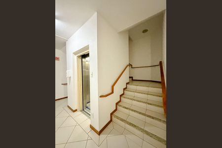 Apartamento para alugar com 47m², 1 quarto e 1 vagaEscada