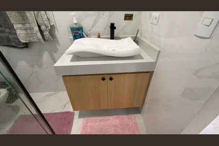 Casa à venda com 155m², 3 quartos e 2 vagas Casa à venda com 155m², 3 quartos e 2 vagasBanheiro da Suíte