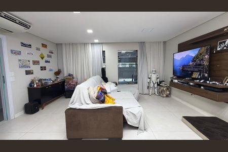 Casa à venda com 155m², 3 quartos e 2 vagas Casa à venda com 155m², 3 quartos e 2 vagasSala