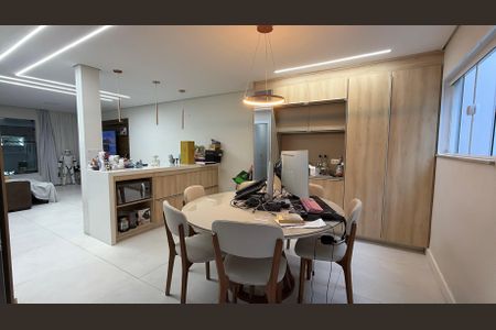 Casa à venda com 155m², 3 quartos e 2 vagas Casa à venda com 155m², 3 quartos e 2 vagasCozinha