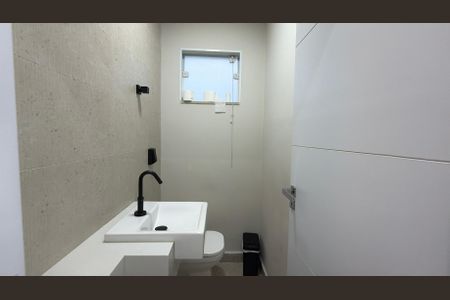Casa à venda com 155m², 3 quartos e 2 vagas Casa à venda com 155m², 3 quartos e 2 vagasLavabo