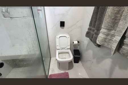 Casa à venda com 155m², 3 quartos e 2 vagas Casa à venda com 155m², 3 quartos e 2 vagasBanheiro da Suíte