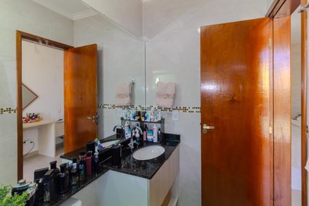 Casa à venda com 102m², 3 quartos e 2 vagas Casa à venda com 102m², 3 quartos e 2 vagasBanheiro da Suíte