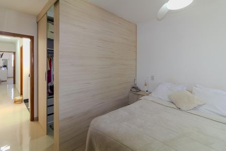 Casa à venda com 102m², 3 quartos e 2 vagas Casa à venda com 102m², 3 quartos e 2 vagasQuarto 3 - Suíte