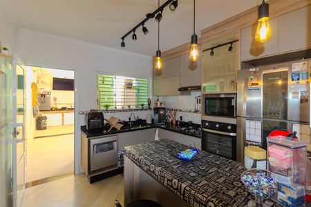 Casa à venda com 102m², 3 quartos e 2 vagas Casa à venda com 102m², 3 quartos e 2 vagasCozinha