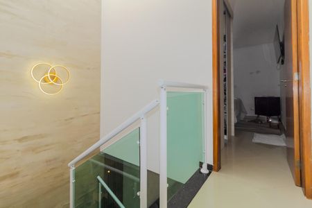 Casa à venda com 102m², 3 quartos e 2 vagas Casa à venda com 102m², 3 quartos e 2 vagasEscada dos Quartos