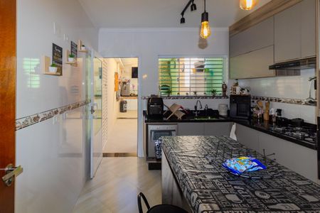 Casa à venda com 102m², 3 quartos e 2 vagas Casa à venda com 102m², 3 quartos e 2 vagasCozinha