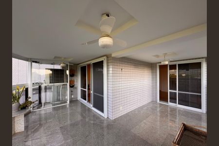 Apartamento à venda com 171m², 4 quartos e 2 vagasVaranda