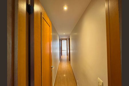 Apartamento à venda com 171m², 4 quartos e 2 vagasCorredor
