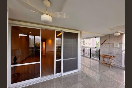 Apartamento à venda com 171m², 4 quartos e 2 vagasVaranda
