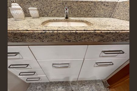 Apartamento à venda com 171m², 4 quartos e 2 vagasSuíte 3 - Banheiro