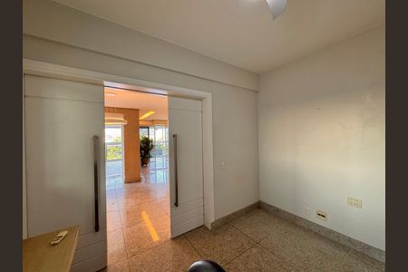 Apartamento à venda com 171m², 4 quartos e 2 vagasEscritório