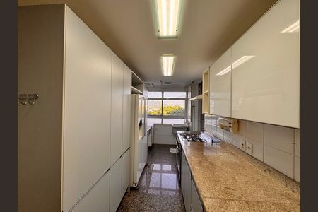 Apartamento à venda com 171m², 4 quartos e 2 vagasCozinha e Área de Serviço