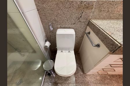 Apartamento à venda com 171m², 4 quartos e 2 vagasSuíte 1 - Banheiro
