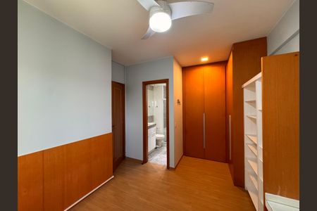 Apartamento à venda com 171m², 4 quartos e 2 vagasSuíte 2