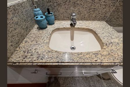 Apartamento à venda com 171m², 4 quartos e 2 vagasSuíte 2 - Banheiro