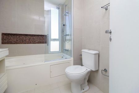 Apartamento para alugar com 180m², 3 quartos e 3 vagasSuíte 1 - Banheiro