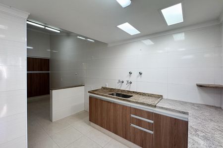 Casa à venda com 104m², 3 quartos e 2 vagas Casa à venda com 104m², 3 quartos e 2 vagasCozinha