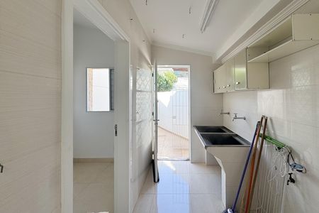 Casa à venda com 104m², 3 quartos e 2 vagas Casa à venda com 104m², 3 quartos e 2 vagasÁrea de Serviço