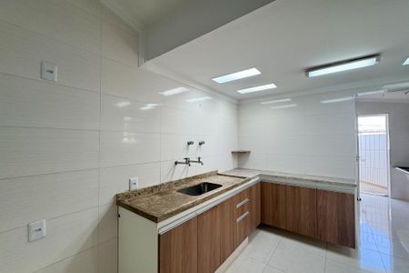 Casa à venda com 104m², 3 quartos e 2 vagas Casa à venda com 104m², 3 quartos e 2 vagasCozinha