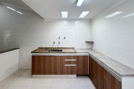 Casa à venda com 104m², 3 quartos e 2 vagas Casa à venda com 104m², 3 quartos e 2 vagasCozinha