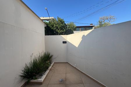 Casa à venda com 104m², 3 quartos e 2 vagas Casa à venda com 104m², 3 quartos e 2 vagasVaranda