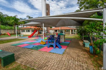 Apartamento para alugar com 45m², 2 quartos e 1 vaga Apartamento para alugar com 45m², 2 quartos e 1 vagaÁrea comum - Playground