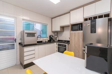 Casa à venda com 115m², 3 quartos e 2 vagas Casa à venda com 115m², 3 quartos e 2 vagasCozinha