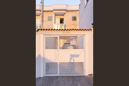 Casa à venda com 115m², 3 quartos e 2 vagas Casa à venda com 115m², 3 quartos e 2 vagasFachada