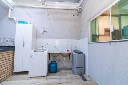Casa à venda com 115m², 3 quartos e 2 vagas Casa à venda com 115m², 3 quartos e 2 vagasÁrea de Serviço
