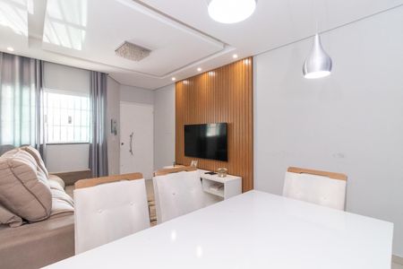 Casa à venda com 115m², 3 quartos e 2 vagas Casa à venda com 115m², 3 quartos e 2 vagasSala