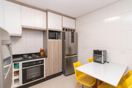 Casa à venda com 115m², 3 quartos e 2 vagas Casa à venda com 115m², 3 quartos e 2 vagasCozinha