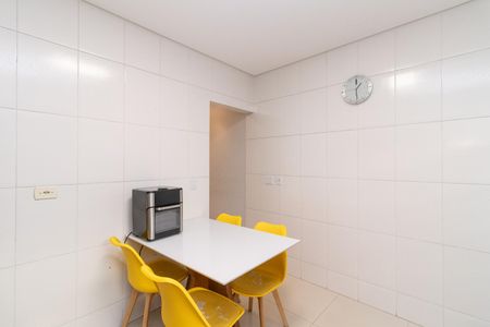Casa à venda com 115m², 3 quartos e 2 vagas Casa à venda com 115m², 3 quartos e 2 vagasCozinha