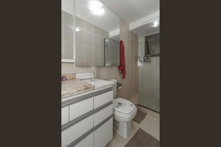 Banheiro de apartamento à venda com 1 quarto, 50m² em Jardim Floresta, Porto Alegre