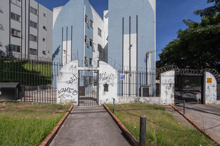 Apartamento para alugar com 50m², 2 quartos e 1 vaga Apartamento para alugar com 50m², 2 quartos e 1 vagaFachada