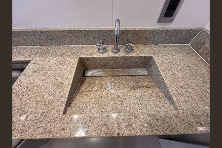 Apartamento para alugar com 80m², 3 quartos e 2 vagasSuíte 1 - Banheiro