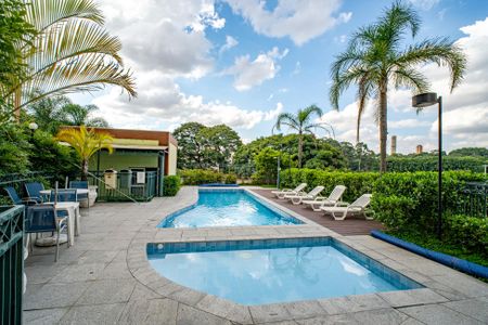 Apartamento à venda com 150m², 3 quartos e 2 vagas Apartamento à venda com 150m², 3 quartos e 2 vagasÁrea comum - Piscina
