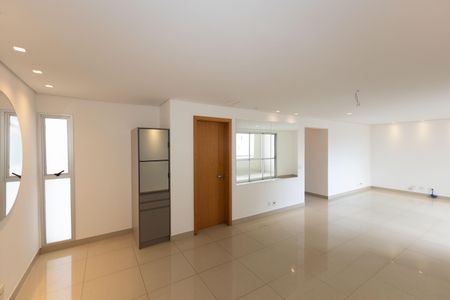 Apartamento à venda com 250m², 3 quartos e 4 vagasSala 2