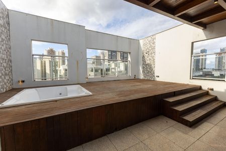 Apartamento à venda com 250m², 3 quartos e 4 vagasOfurô