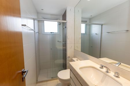 Apartamento à venda com 250m², 3 quartos e 4 vagasBanheiro da Suíte 1