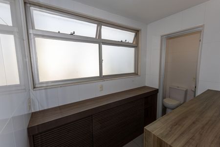 Apartamento à venda com 250m², 3 quartos e 4 vagasÁrea de Serviço 1