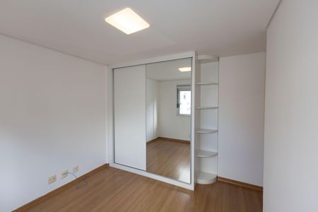 Apartamento à venda com 250m², 3 quartos e 4 vagasQuarto 1