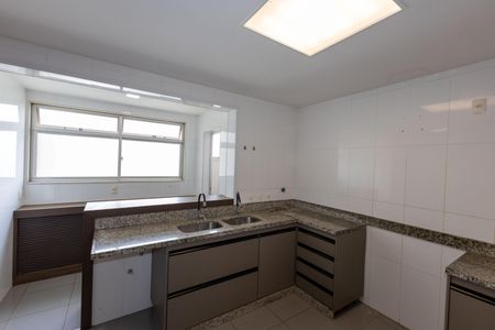 Apartamento à venda com 250m², 3 quartos e 4 vagasCozinha