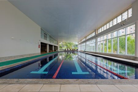 Apartamento à venda com 250m², 3 quartos e 4 vagasÁrea comum - Piscina Térmica