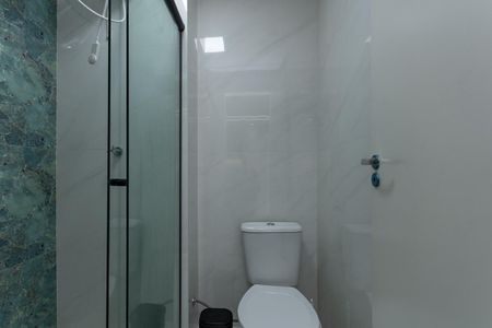Apartamento à venda com 32m², 2 quartos e sem vaga Apartamento à venda com 32m², 2 quartos e sem vagaBanheiro Social
