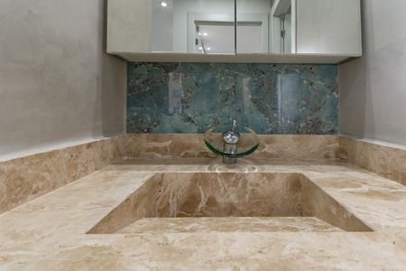 Apartamento à venda com 32m², 2 quartos e sem vaga Apartamento à venda com 32m², 2 quartos e sem vagaBanheiro Social