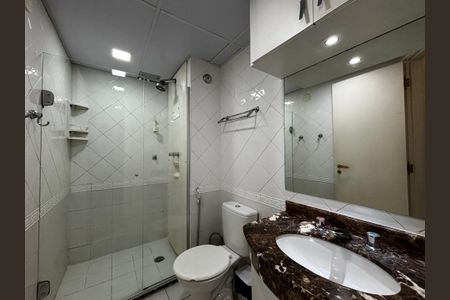 Banheiro  de kitnet/studio para alugar com 1 quarto, 29m² em Pinheiros, São Paulo