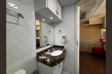 Banheiro  de kitnet/studio para alugar com 1 quarto, 29m² em Pinheiros, São Paulo