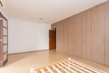 Casa à venda com 345m², 5 quartos e 2 vagasQuarto 4