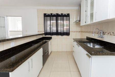 Casa à venda com 345m², 5 quartos e 2 vagasCozinha